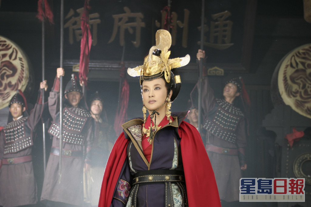 劉曉慶當年演繹《武則天》一角，由10多歲的武媚娘到成為女皇帝武則天，令她名噪一時，12年後再拍《日月凌空》演武則天一角。