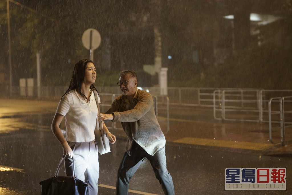 戏中Jennifer跟吴岱融饰演的父亲，有不少冲突戏份。