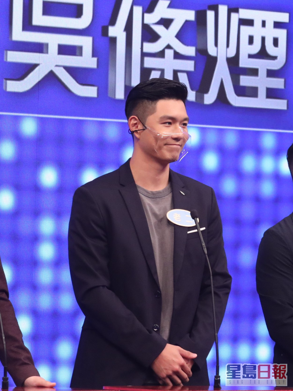 当年吴伟豪与二哥吴伟言一起投考TVB艺训班，惟哥哥已交好大学学费，最终决定放弃入娱乐圈。