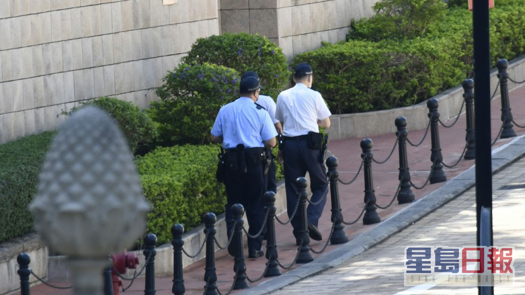 警方正调查事主身分及其堕楼原因。