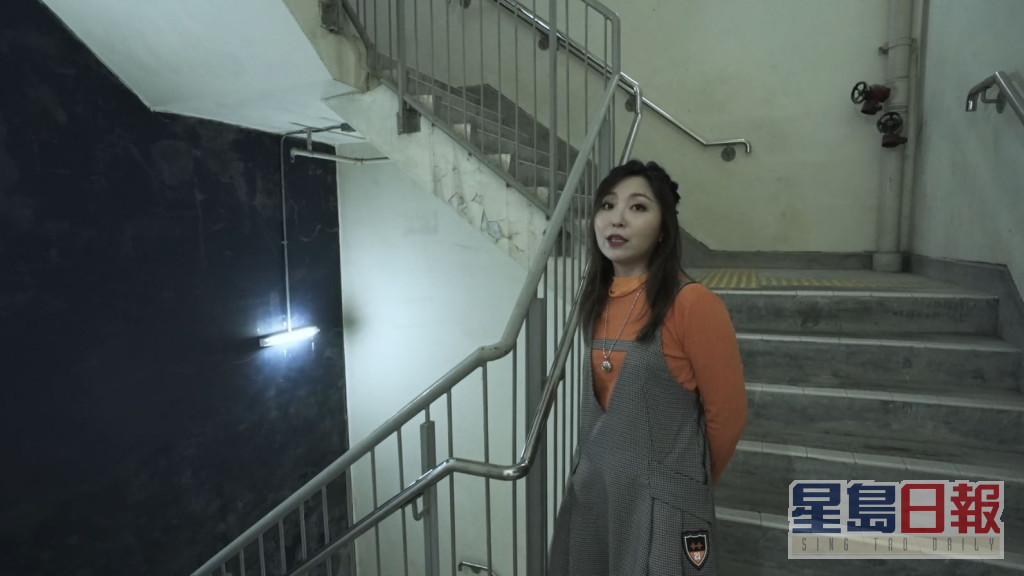 今集「灵异顾问」徐加晴会指出电视城后楼梯阴气较重的位置。