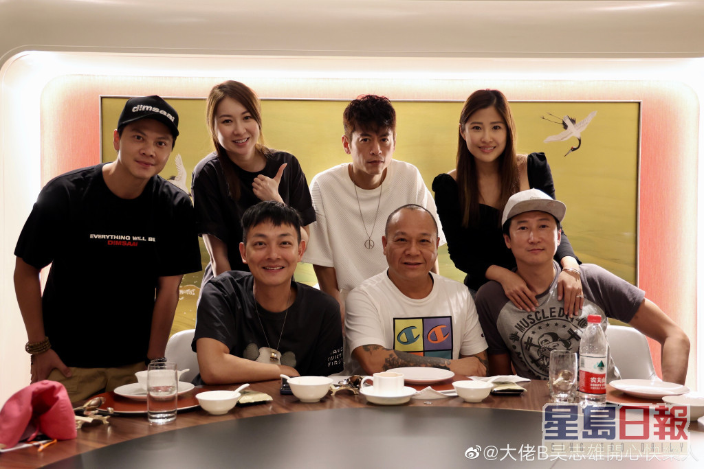 吳志雄經常於微博晒出與港星的聚餐照。