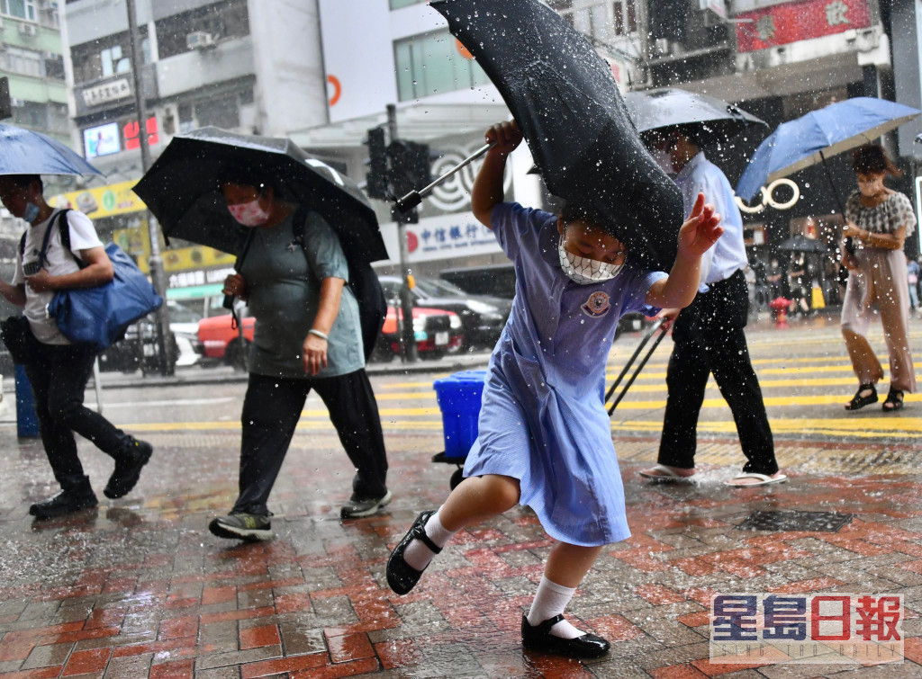 天文台发布秋季季度预报，预料香港气温正常至偏高，雨量正常至偏多。