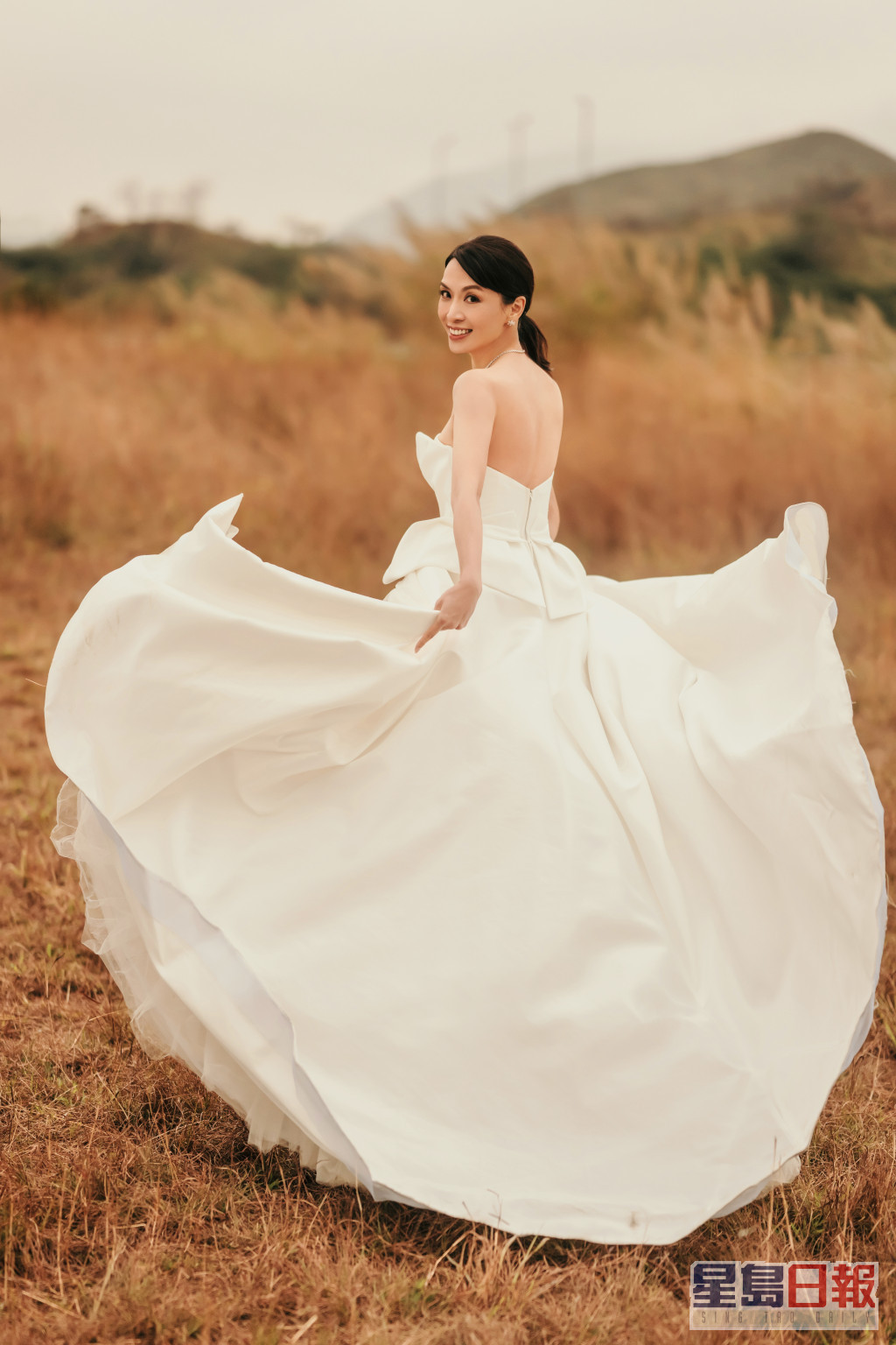 陳煒去年9月嫁醫生陳國強的婚紗亦是有何國鉦設計。​