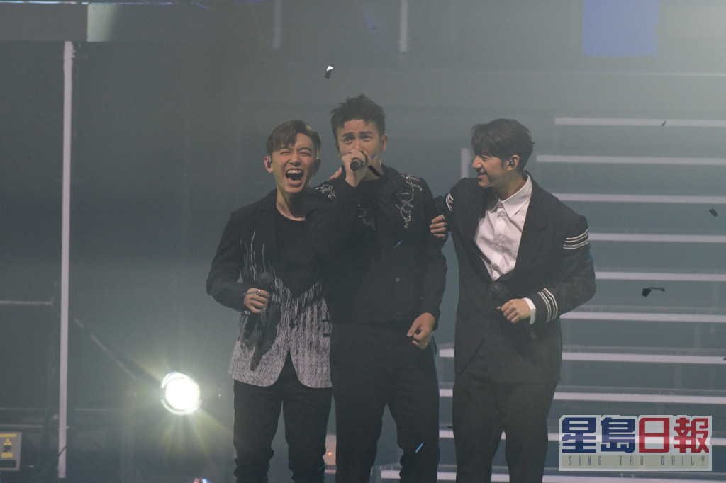 MC、黄天翱、冯允谦参与《CHILL CLUB Keep Going》演唱会。