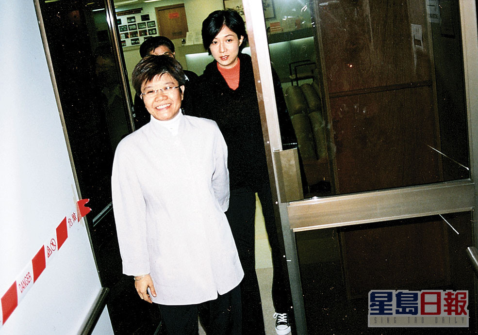 吴绮莉于1999年诞下卓林，母女相依为命，曾定居上海。