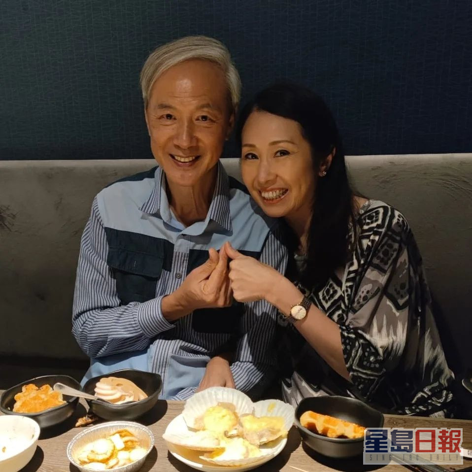雖然陳榮峻已經67歲，而吳香倫亦63歲，但二人在人前人後都相當之恩愛！