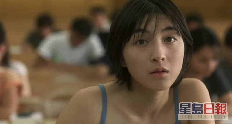 广末凉子凭1999年电影《秘密》夺得优秀女主角奖。  ​