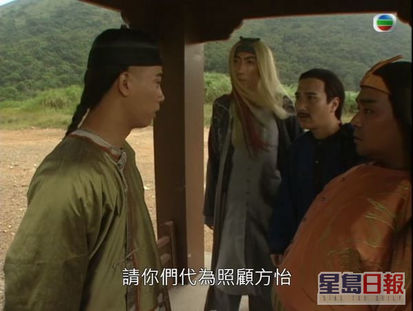 車保羅（左二）在1998年轉投無綫，接拍《鹿鼎記》飾演「胖頭陀」一角。