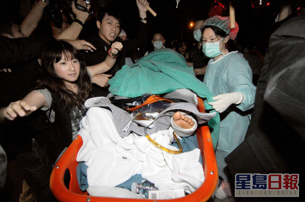 Selina燒傷面積達54%，傷勢嚴重，她最後選擇用醫療專機從上海返台灣接受治療。