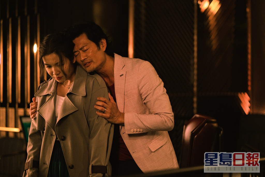 劇中「蕭遙」是愛妻號，為老婆「蕭萬麗珠」參加「百萬同居計劃」。