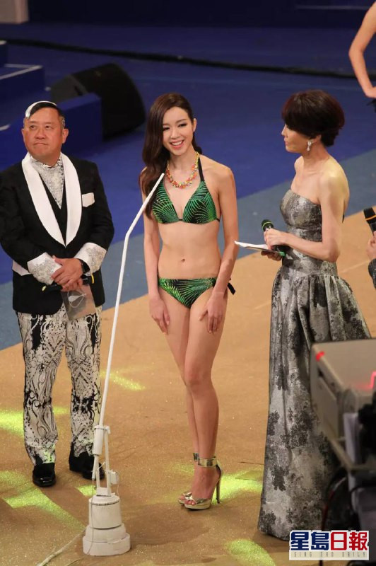 麦明诗参选《2015年度香港小姐竞选》，当年曾因为与杨采妮似样而被冠以「高挑Charlie」。