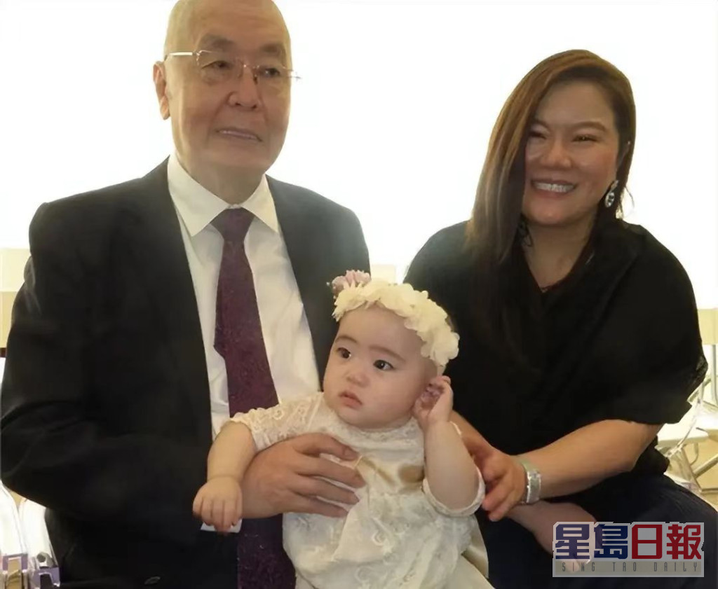 劉詩昆2017年與比他小37歲的孫穎結婚。
