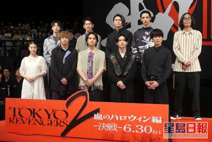 永山绚斗（后排左二）演出的《东京复仇者2》将于本月30日在日本上映。