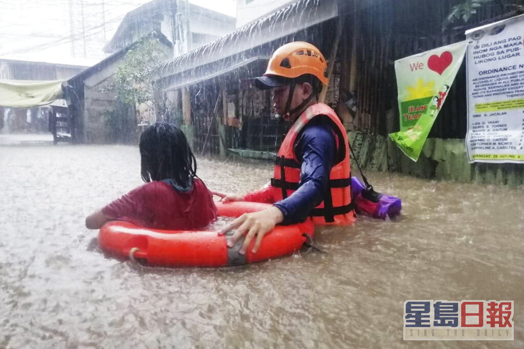 不少村庄被洪水淹浸。AP图片