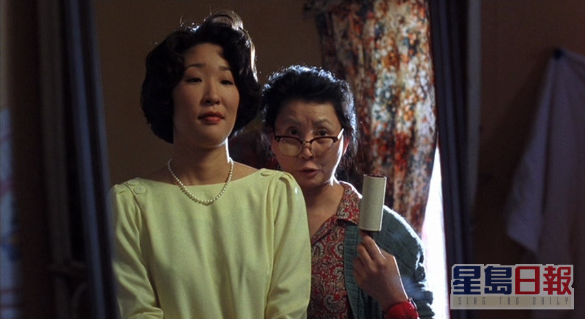 饰演主角Sandra Oh（吴珊卓）的妈妈，当年吴珊卓更凭《双喜》成为加拿大Genie Awards影后。