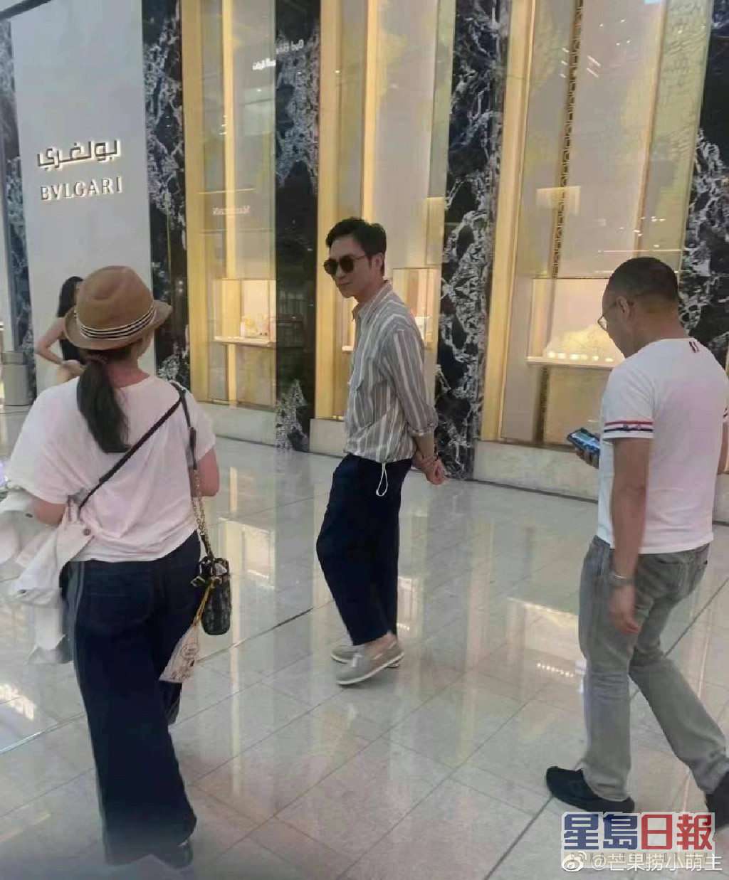 张智霖在杜拜机场被捕获。