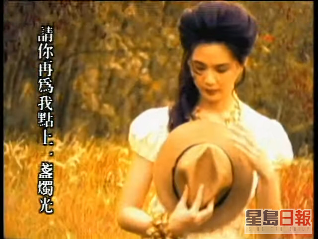台灣長大的王馨平在1992年入行簽約香港寶麗金，初期曾為張學友的《情網》拍MV，翌年推出首張粵語唱片。