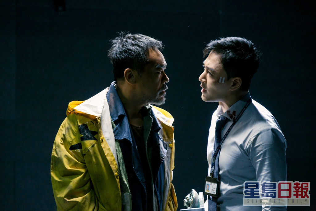 林峯透露未開拍前，劉青雲已經不停「袋嘢」給他。