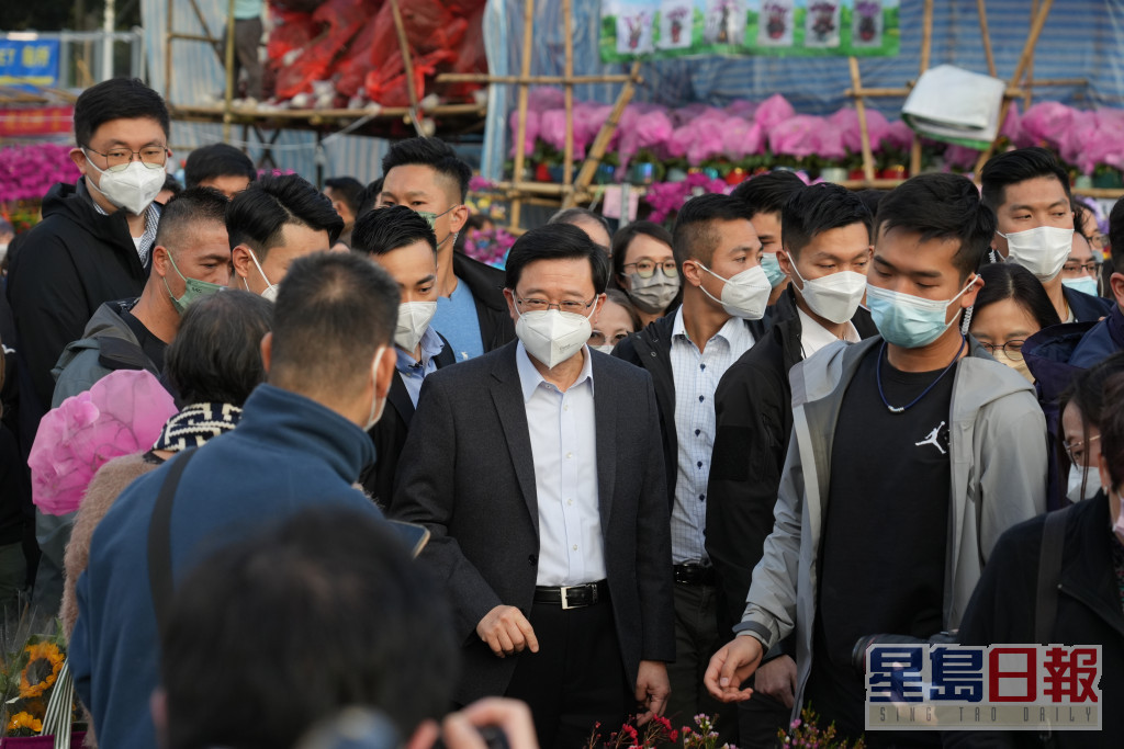 特首李家超行維園花市。蔡建新攝