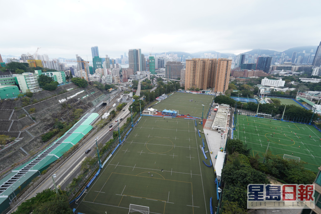 单位向东南，可饱览市区美景，眺望维港海景。