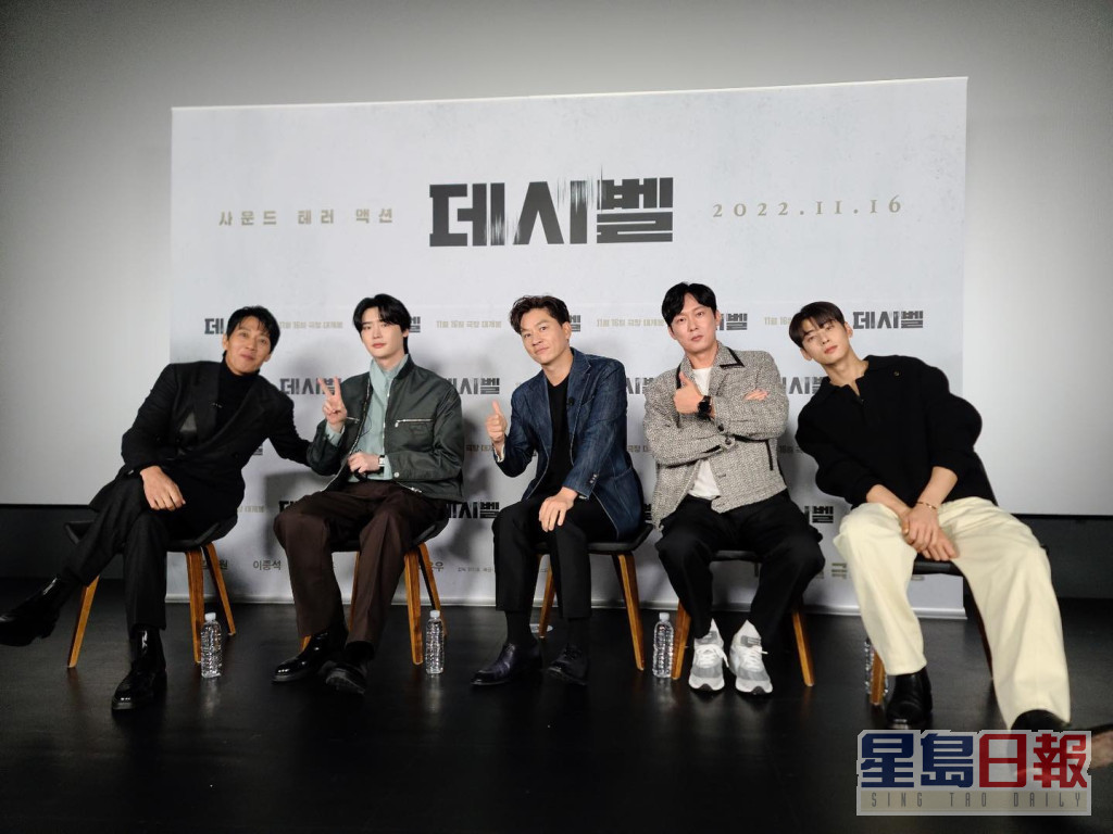 （左起）金来沅、李锺硕、郑尚勋、朴秉恩、车银优今日出席新片《分贝》发布会。