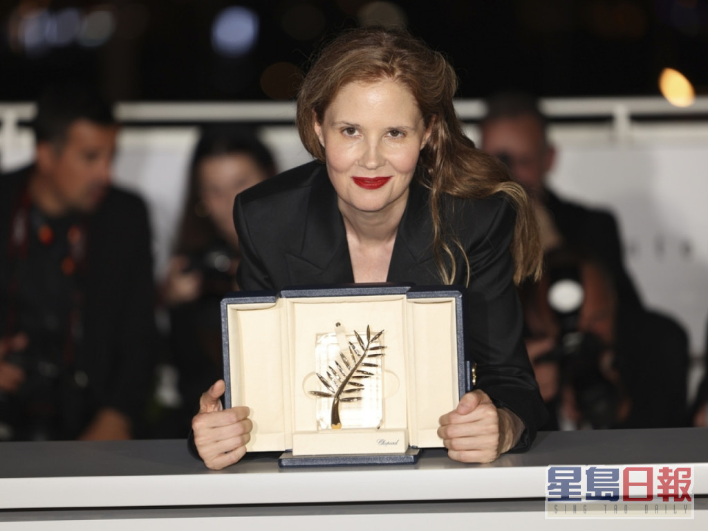 Justine Triet成為第三位獲得金棕櫚大獎的女導演。（美聯社）