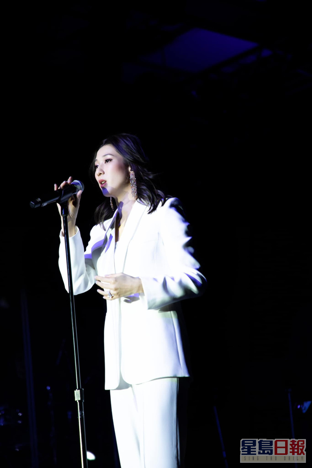 鍾嘉欣上月在加拿大復出登台表演。
