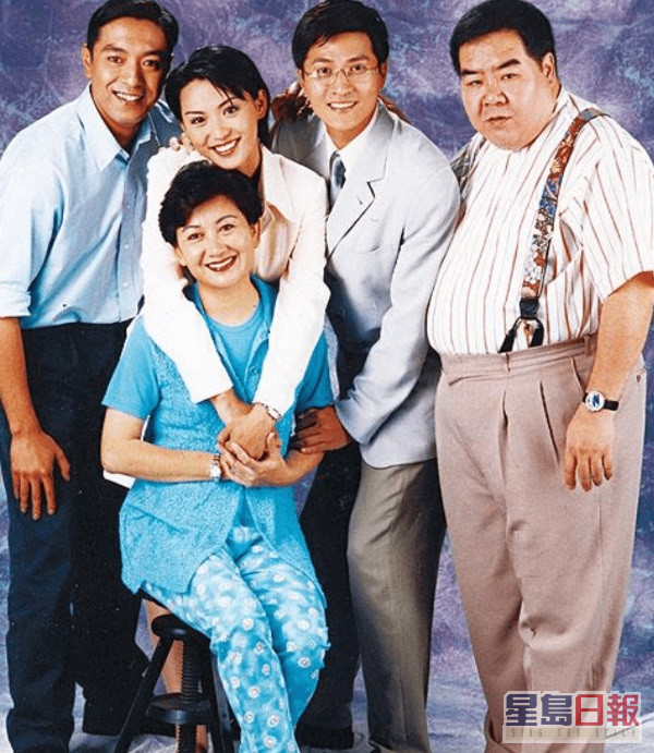 炜哥喺1997年曾与郑则仕、鲍起静、姜皓文同林韦辰合作亚视剧《屋企有个肥大佬》。