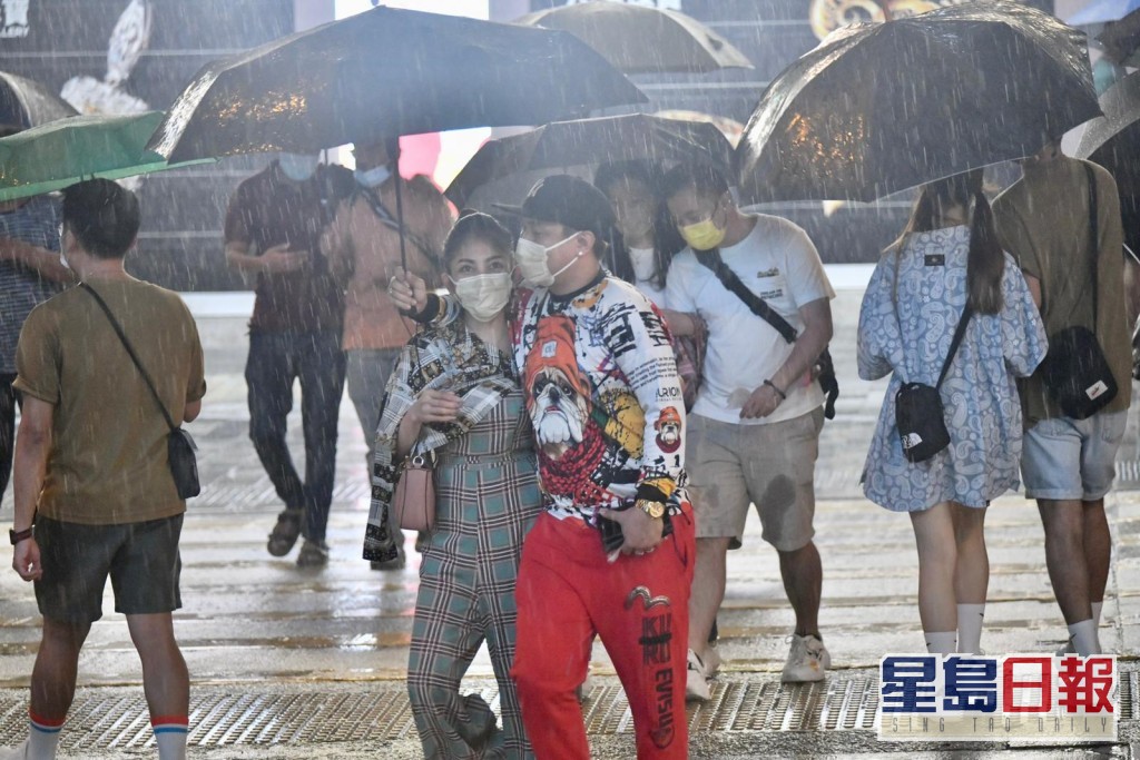 「暹芭」外围雨带未来两三日继续为广东沿岸带来骤雨及雷暴。资料图片