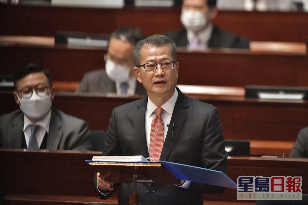陈茂波到立法会宣读财政预算案。陈极彰摄