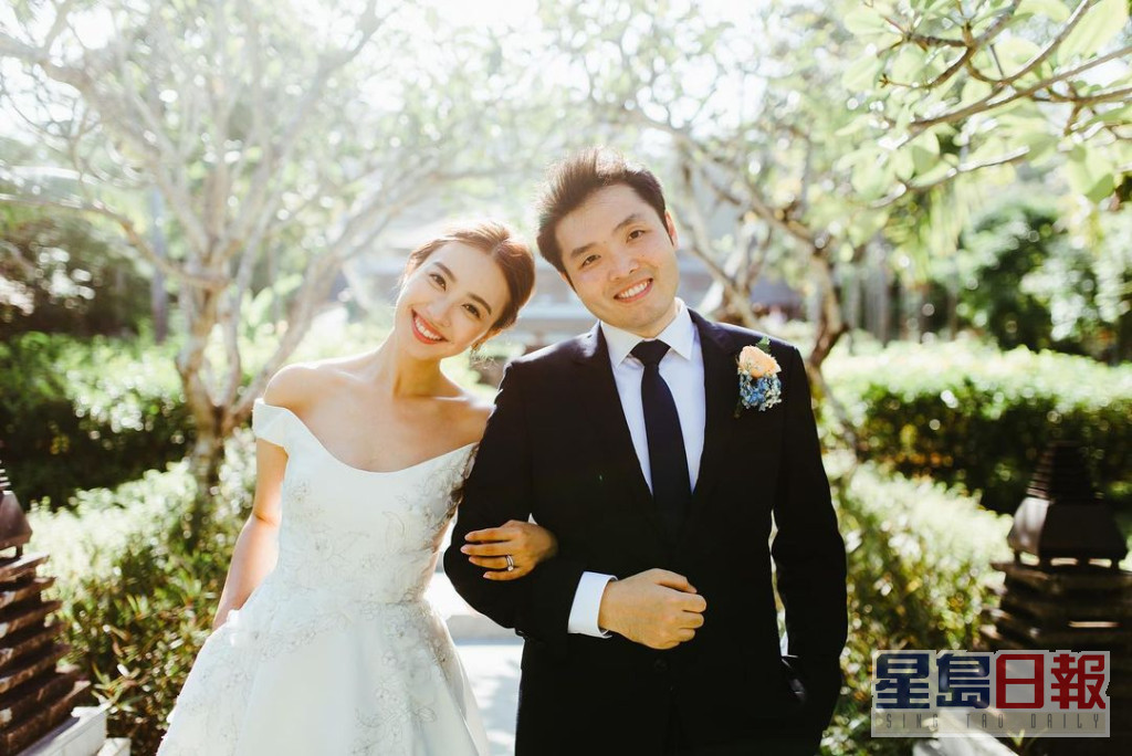 2019年同青梅竹马嘅医生男友Justin结婚。
