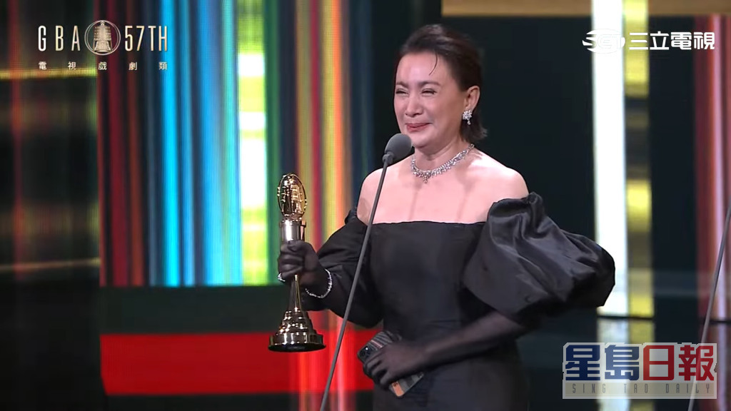 台湾歌仔戏女演员陈亚兰凭《嘉庆君游台湾》获得视帝，成为全球首位生理女性获得男演员奖项的演员。