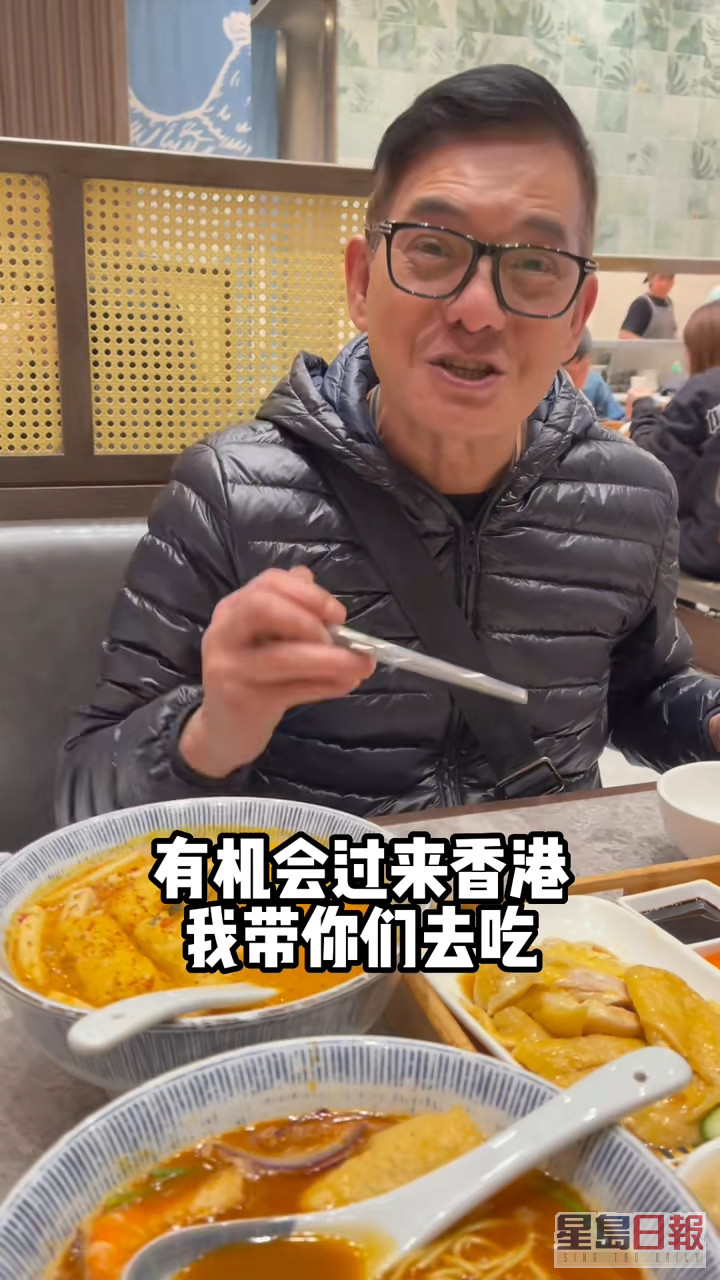 李国麟近日拍片介绍香港的星马泰美食。  ​