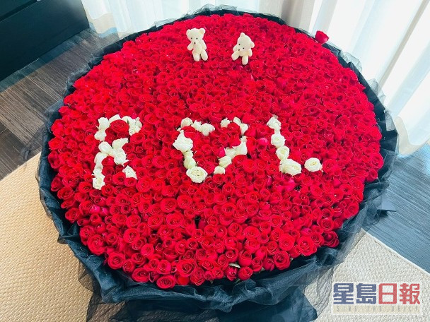 李彩华离婚后，在2021年38岁生日，曾大晒收到2000朵玫瑰。