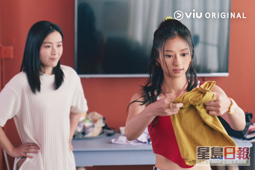 ViuTV《#她和她的恋爱小动作》剧照。(左起)林千渟 、吴家忻。