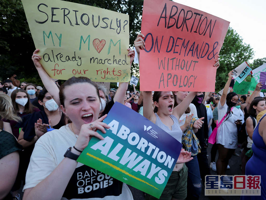 大批示威者情绪激动抗议禁堕胎。REUTERS