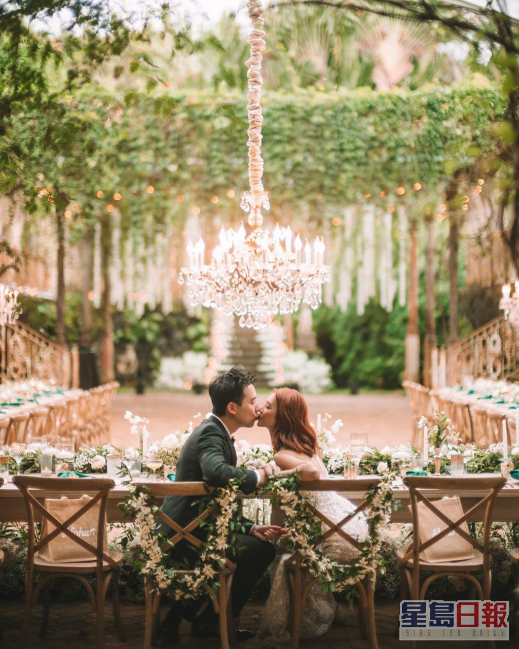 倪晨曦与金融才俊老公Vincent于2020年在夏威夷举行婚礼。