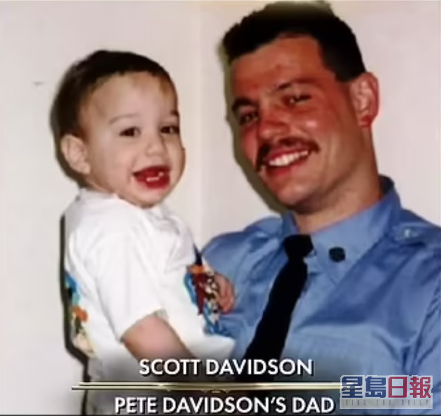 Pete的消防员父亲在911恐袭中身亡。