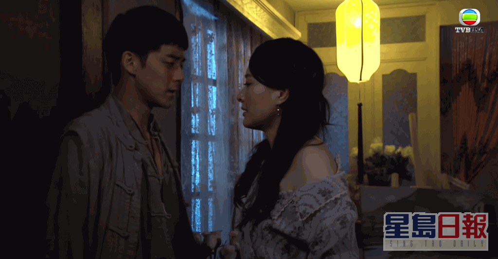 陈滢与余德丞在2018年因拍摄《福尔摩师奶》认识，两人曾传绯闻。 
