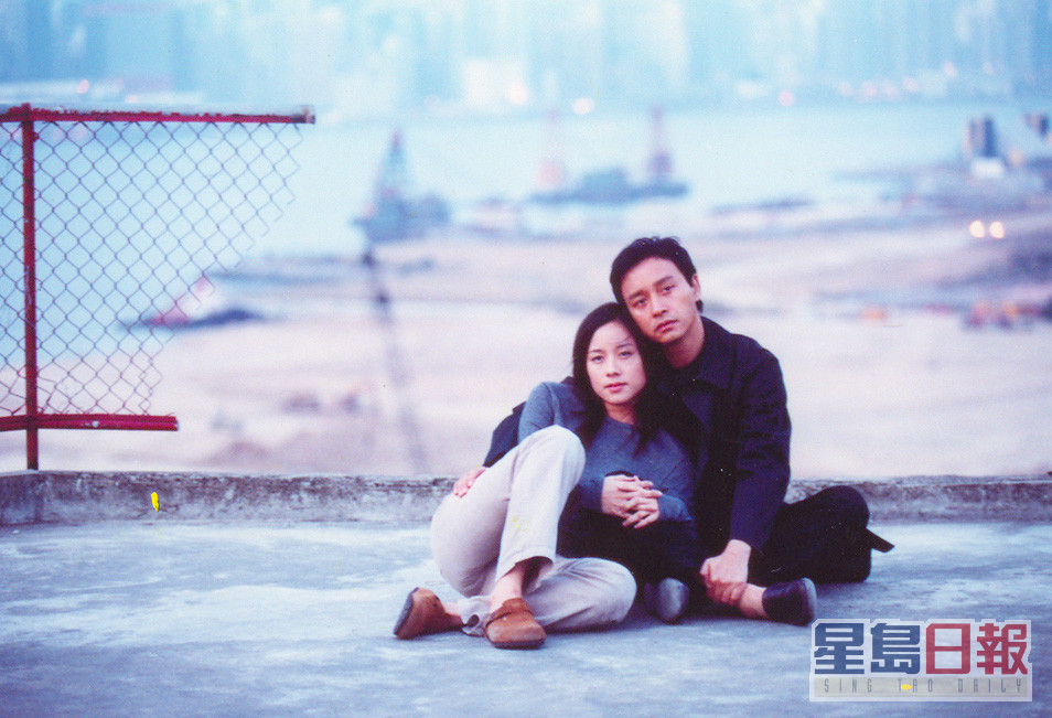 张国荣最后一部作品是与林嘉欣合拍悬疑片《异度空间》，在戏中饰演林嘉欣的心理学家。