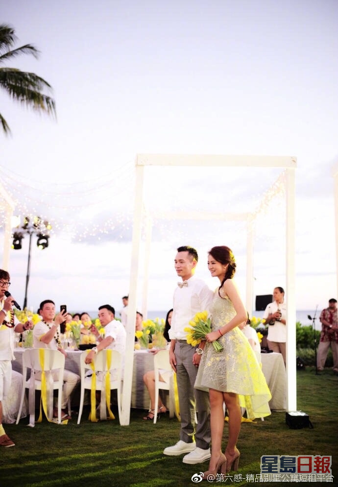 安以轩与陈荣炼2017年在夏威夷举行婚礼。