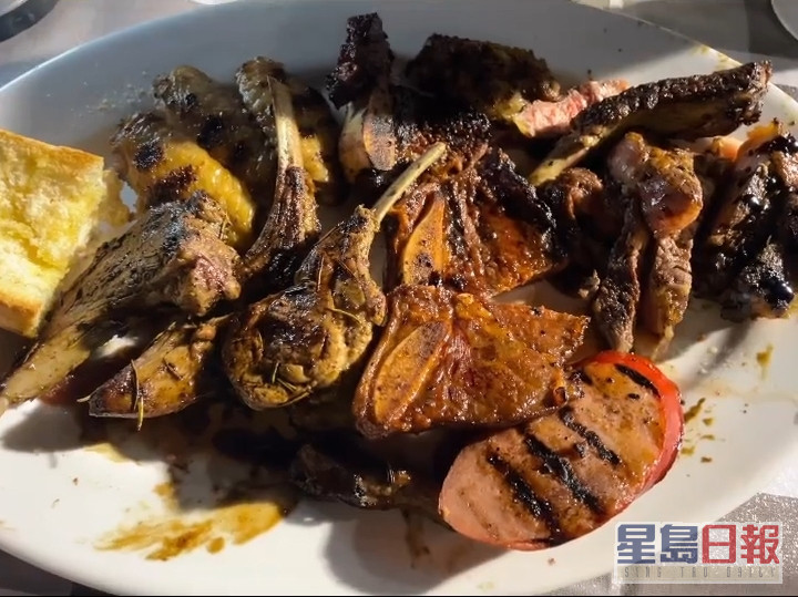 有香港人BBQ必备的红肠，好贴地。