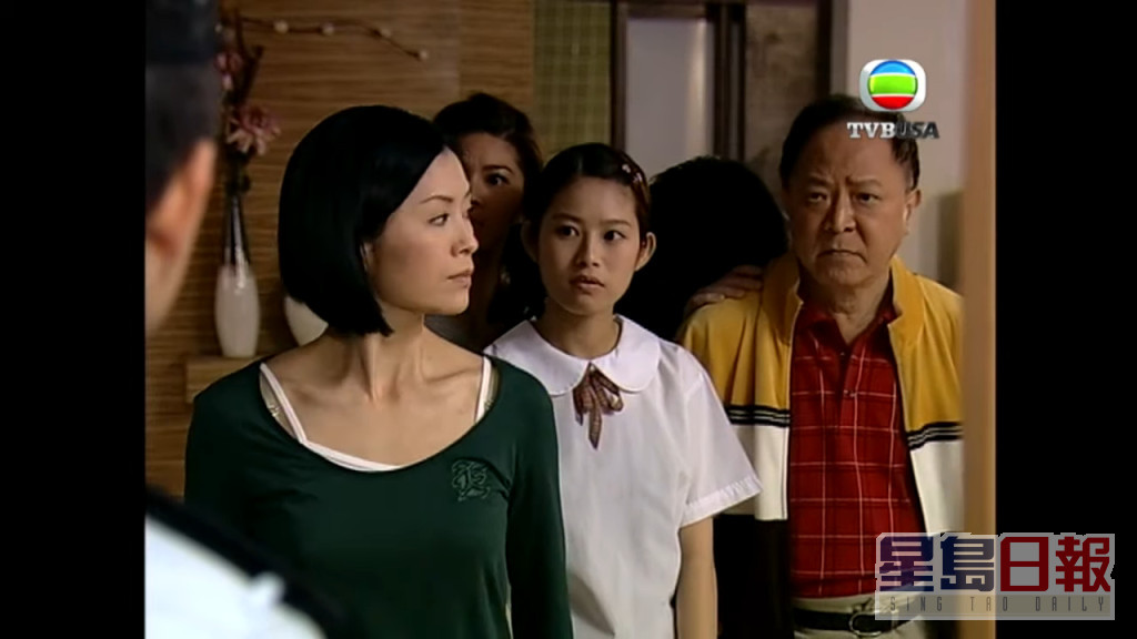 锺煌（中）在处境剧《高朋满座》中饰演郑丹瑞和伍咏薇的女儿「高蕙婷（高B）」。