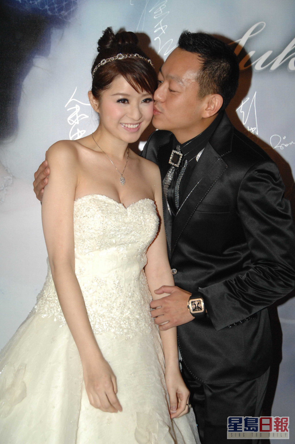 徐淑敏（現名徐菁遙）於2009年傳出戀上年長12年的商人黃浩，同年宣佈婚訊，兼雙喜臨門，婚後她為老公先後誕下三個女兒，並退出娛樂圈專心相夫教女。