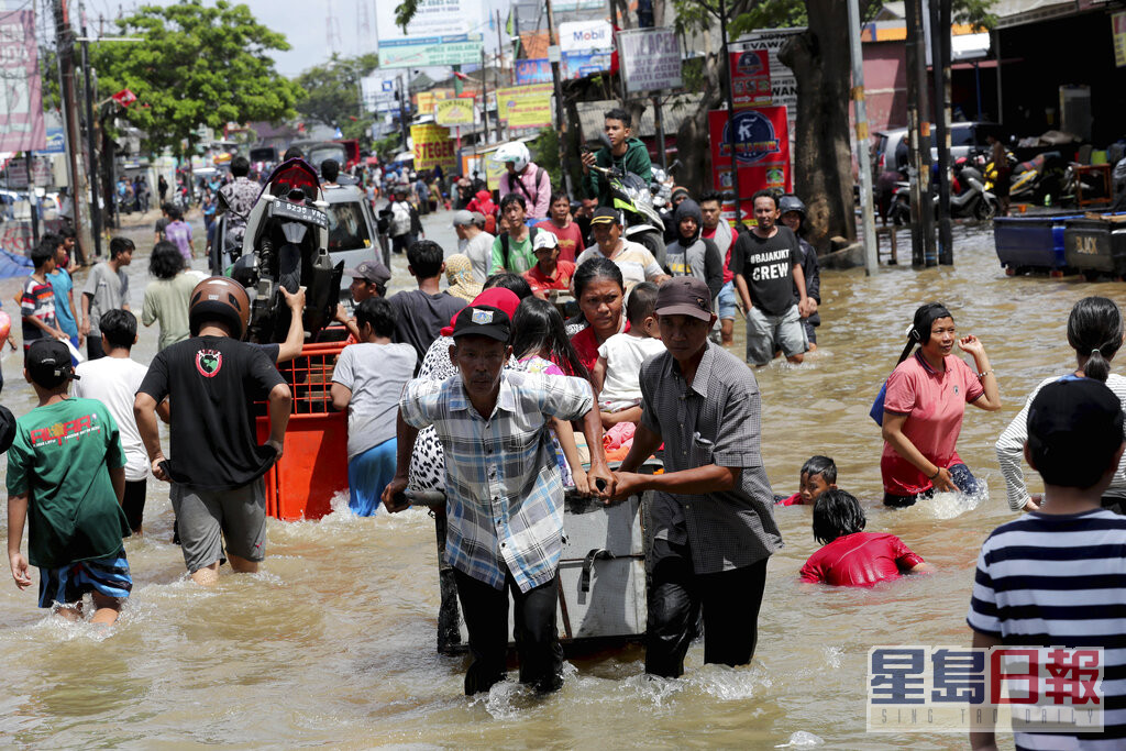 耶加达2020年1月水灾，造成当地超过60人死亡。AP资料图片