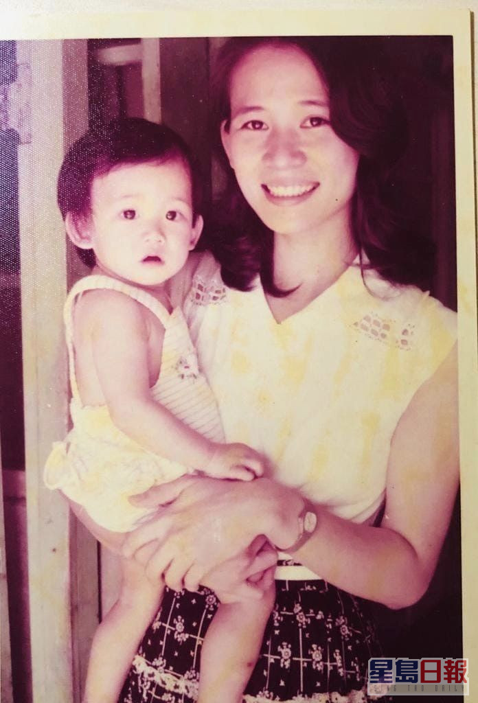 林志玲母亲节晒童年相，妈妈竟然似韩国女神孙艺珍。