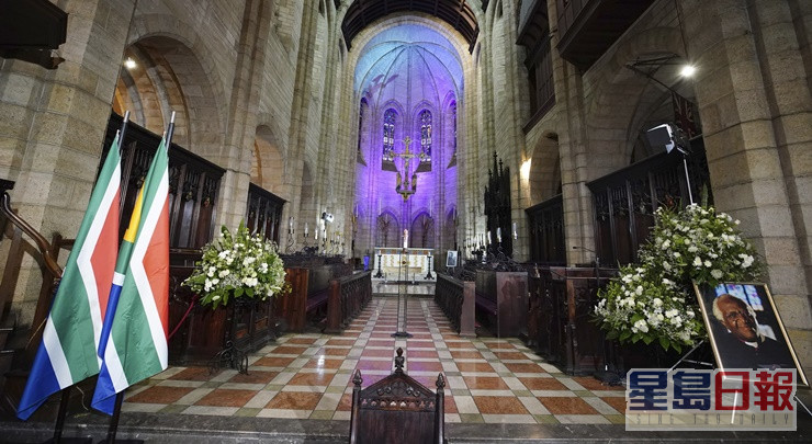 屠圖的國葬儀式在開普敦的聖喬治大教堂進行。