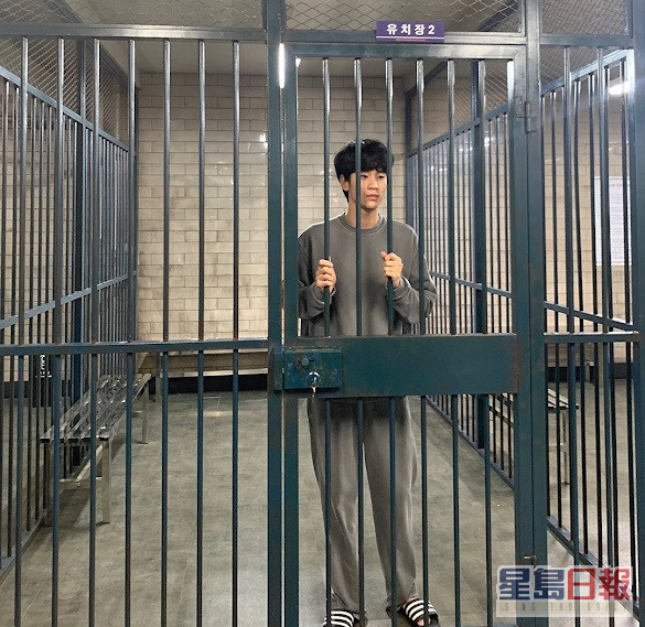 金秀贤在前作《某一天》演囚犯，今次在《眼》剧中不知会否扮演财阀大少爷？