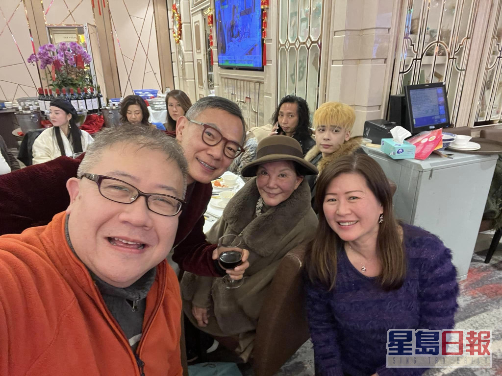 劉錫賢貼出與謝偉俊和白姐姐的合照，見白姐姐臉色暗沉、憔悴，令人憂心她的健康情況。